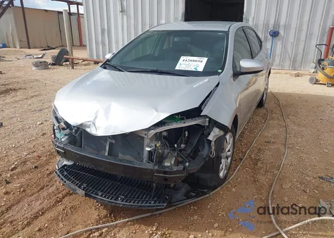 2015 Toyota Corolla Le z USA, uszkodzony, nr VIN 5YFBURHEXFP233688